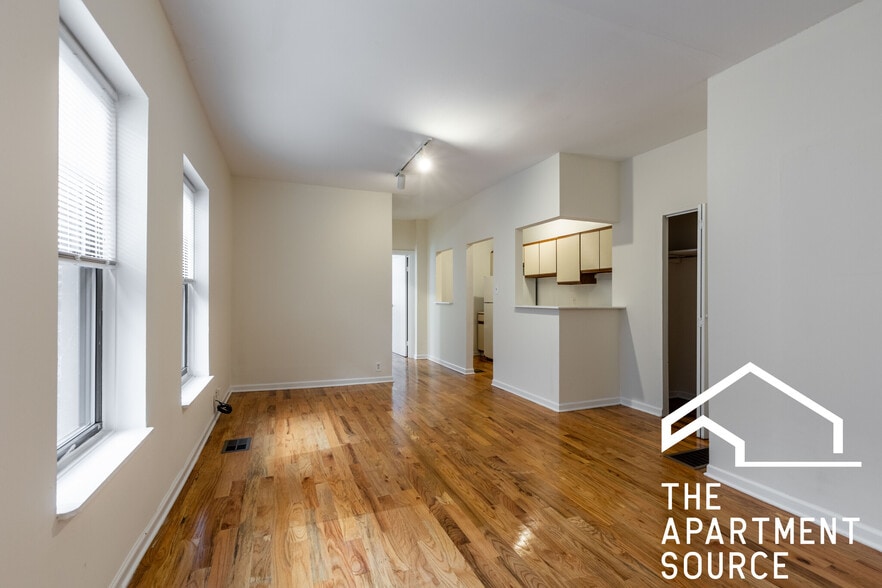 Building Photo - 849 W Cornelia Ave
