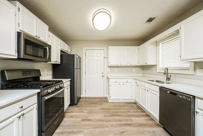 Building Photo - 2600 Trotters Walk Trail