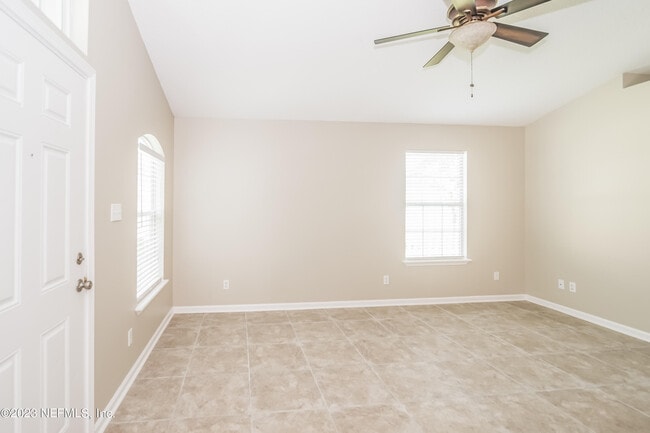 Building Photo - 10715 Ogalla Ave