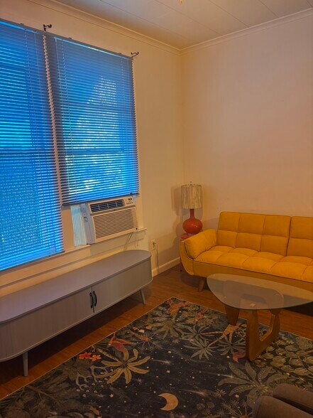 Building Photo - 825 Eaton St