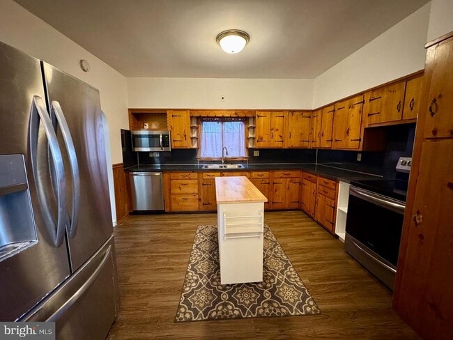 Primary Photo - 180 Sassamansville Rd