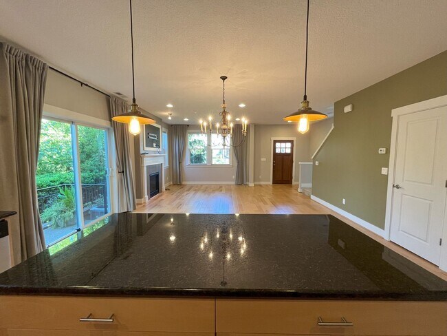 Building Photo - Modern 4-Bedroom End Unit with Community A...
