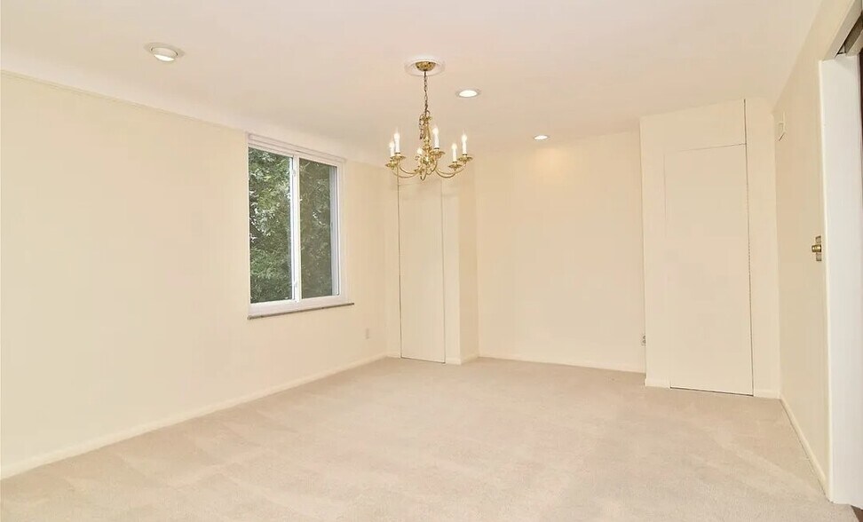 Dining Rm - 19425 Van Aken Blvd