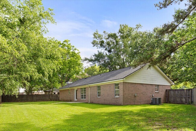 Building Photo - East Fairhope Full Brick