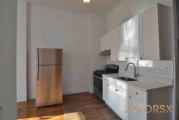 Building Photo - 3 bedroom in BROOKLYN NY 11206