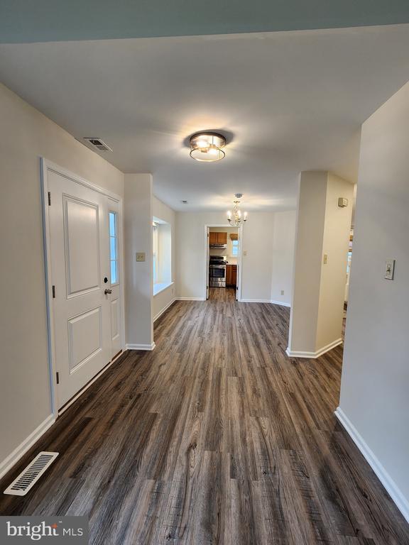 Building Photo - 12 Pondview Ct