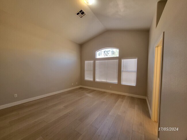 Building Photo - 2817 N Porcupine Flat St