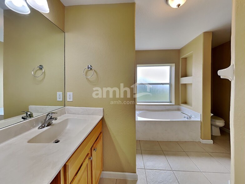 Building Photo - 3090 SW Boxwood Cir