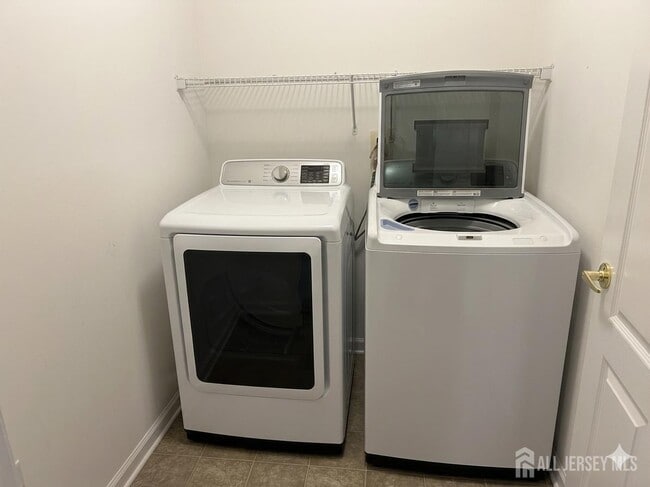 Building Photo - 406 Birch Ct