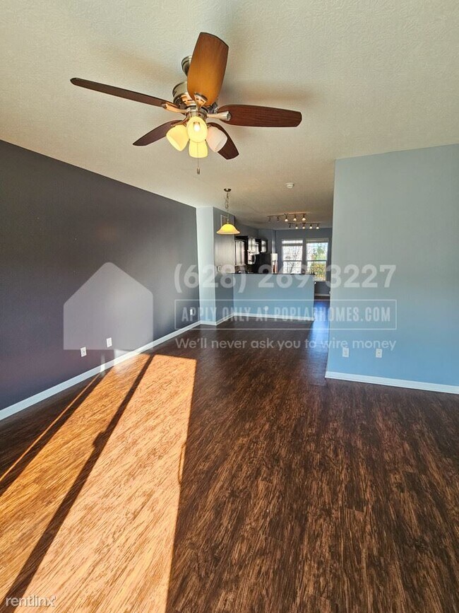 Building Photo - 2 br, 3 bath Townhome - 5927 Winberry Cree...