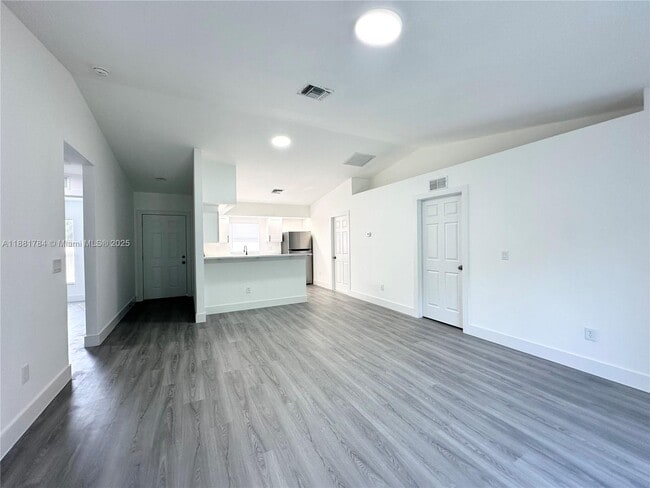 Building Photo - 6018 Lacota Ave