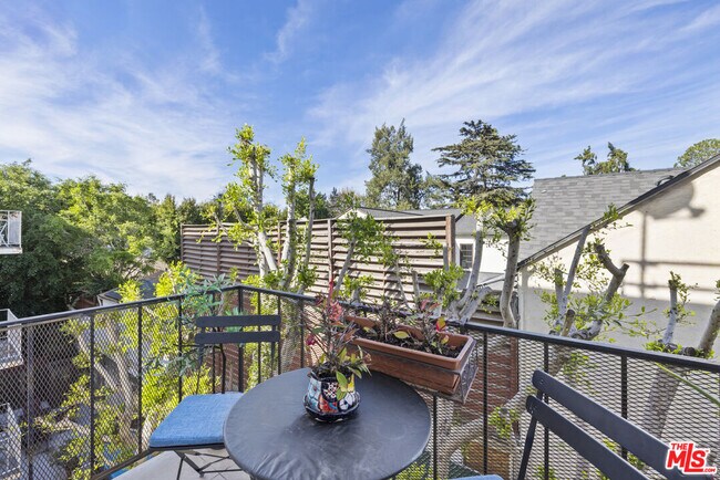 Building Photo - 10645 Wilshire Blvd