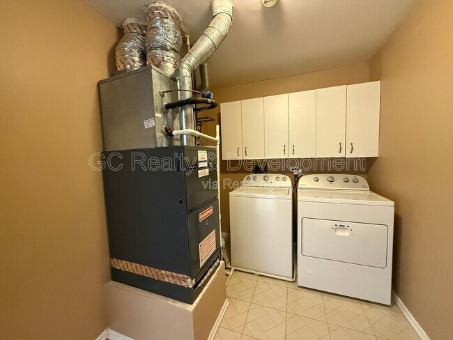 Building Photo - 2878 Meadow Ln