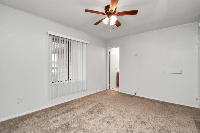 Building Photo - 707 S Franklin Ave