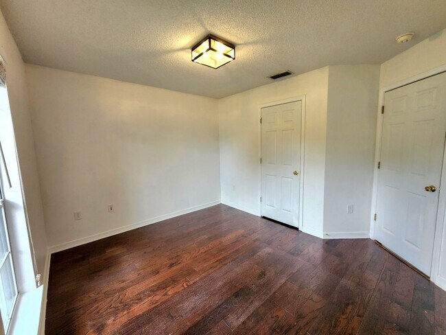 Building Photo - 4772 La Casa Cir