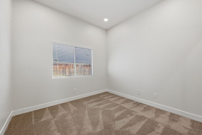 Building Photo - Bright, Updated Home with Spacious Layout & Low-Maintenance Yard