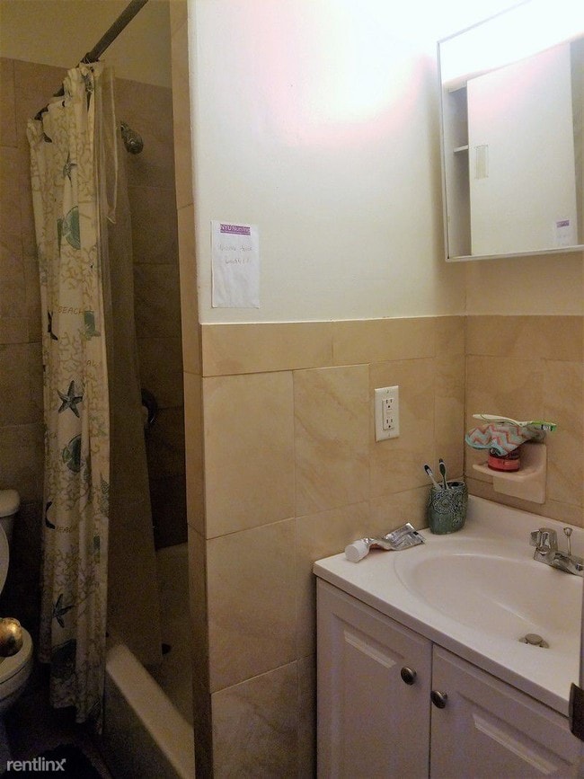 Building Photo - 2 br, 1 bath  - 3085 32nd St