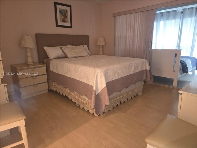 Building Photo - 330 SE 2nd St