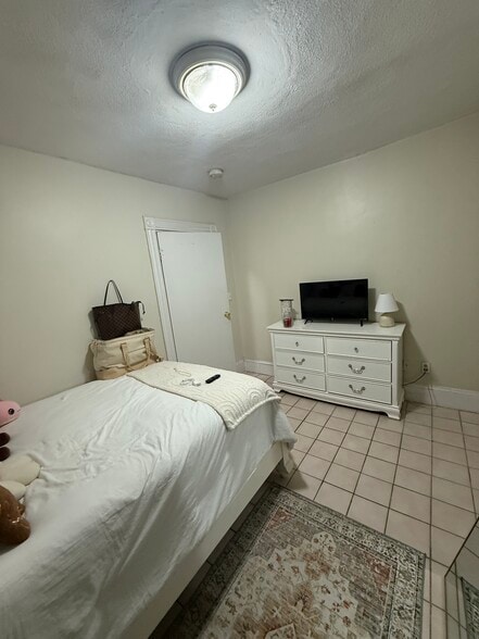 Building Photo - 188 L St