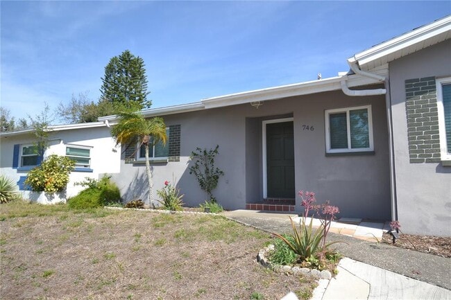 Building Photo - 746 Barbara St