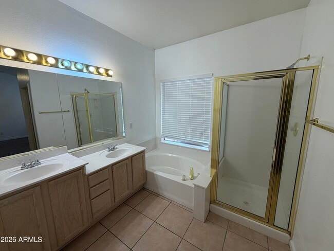 Building Photo - 998 E Mission Dr