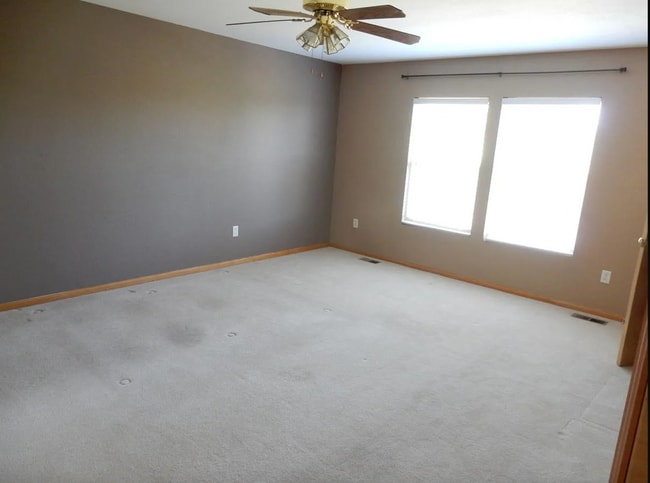 Building Photo - 3 Bed, 2.5 Bath Townhome Near Mehaffey Park & The Olde Course!