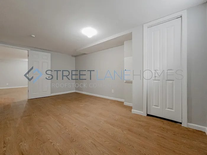 Building Photo - 1052 Renshaw Dr