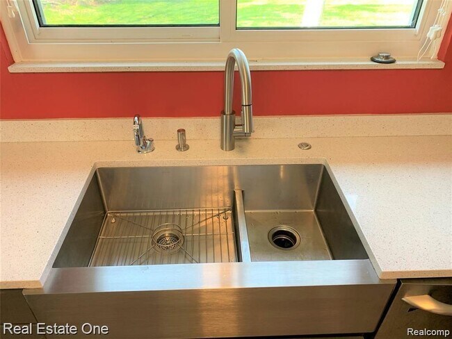 Building Photo - 5051 Falmouth Dr