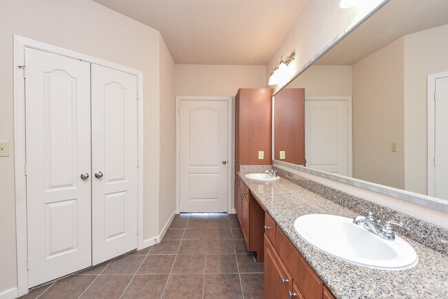 Building Photo - 1711 Old Spanish Trl