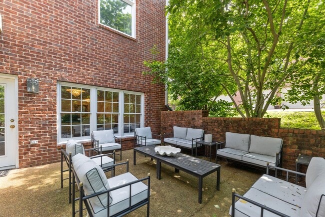 Building Photo - Luxury Furnished Home