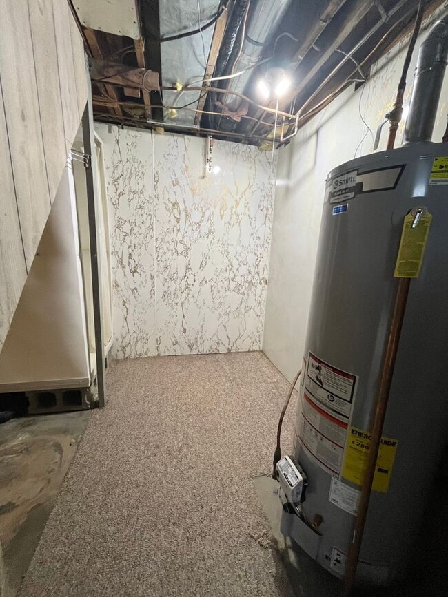 Building Photo - East Side 2 Bed/2 Bath w/ Bonus Room!