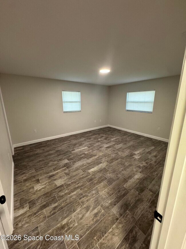 Building Photo - 540 Elliott Dr