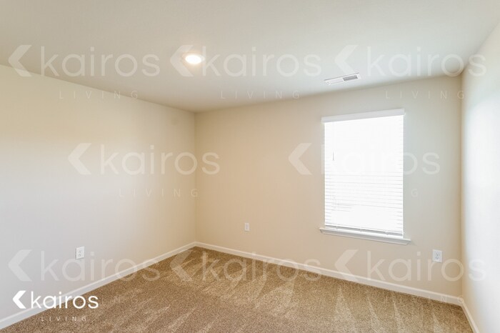 Building Photo - 2027 Discovery Dr