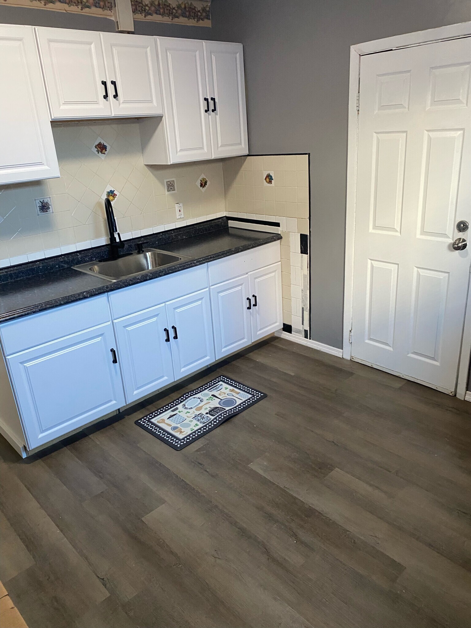 Building Photo - 421 Halsted St