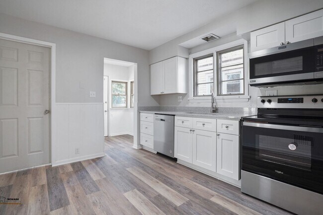 Building Photo - Spacious 3 Bed, 2 Bath in Newark - Move-In...
