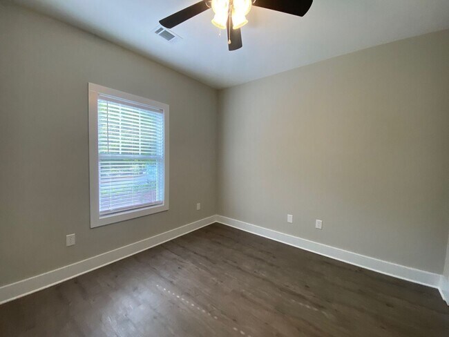 Building Photo - NEWLY RENOVATED 4 Bedroom House in The Ret...