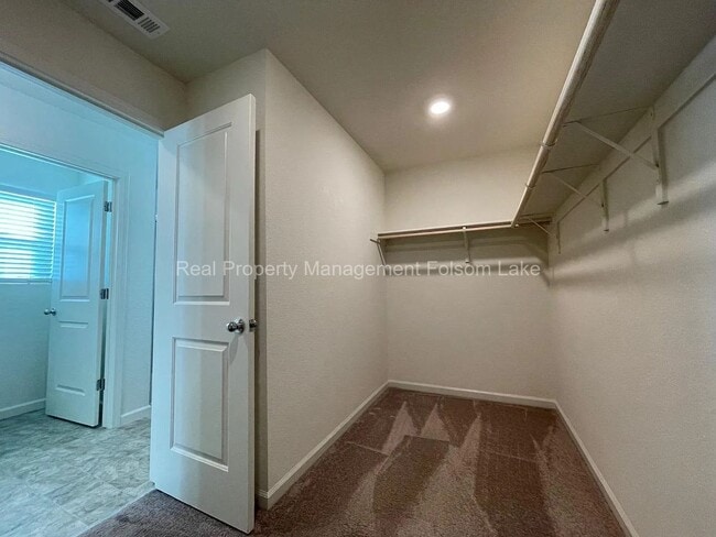 Building Photo - 4bd 2.5ba Home in the desirable Parkbridge...