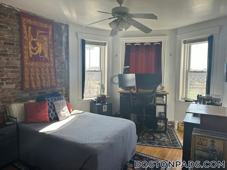 Building Photo - 149 Park Dr