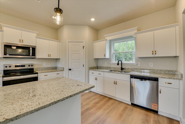 Building Photo - Brand New 5 Bed 3 Bath Near Fort Eisenhower!!