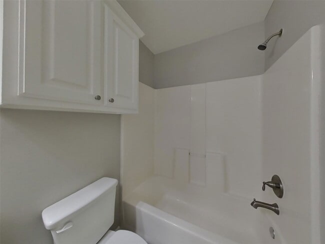 Building Photo - 16229 Summerset Estates Blvd