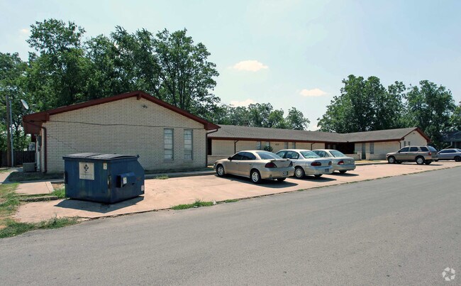 Building Photo - 427 S 12th St