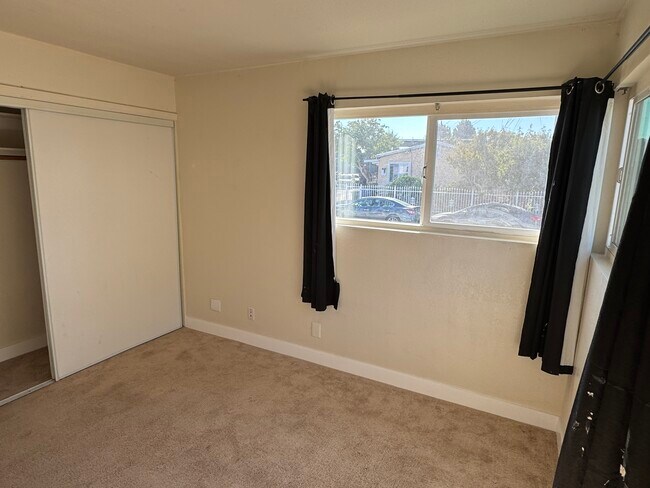 Building Photo - 10920 Apricot St