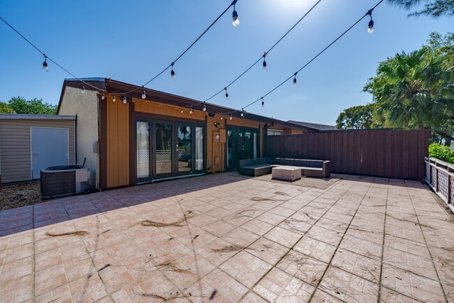 Building Photo - 2250 Buttonwood Ave