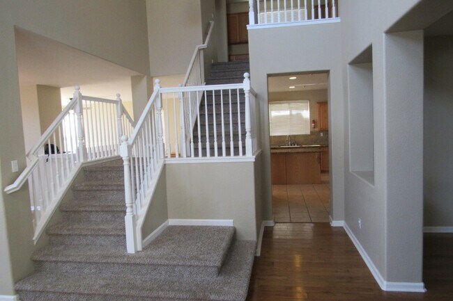 Building Photo - Beautiful Deer Ridge 4 Bed, 3 Bath Brentwood Home