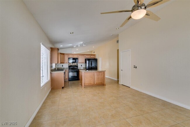 Building Photo - 744 Gritty Garnet Ave