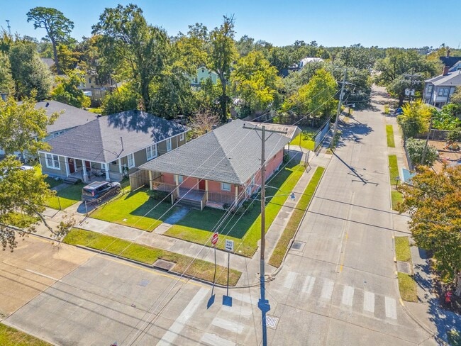 Building Photo - 900 S Division St