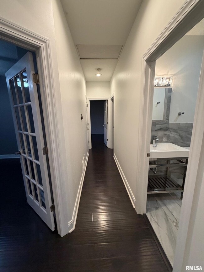 Building Photo - 2625 E 56th Ct