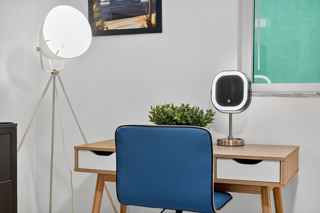 Building Photo - 5760 NE 18th Ave