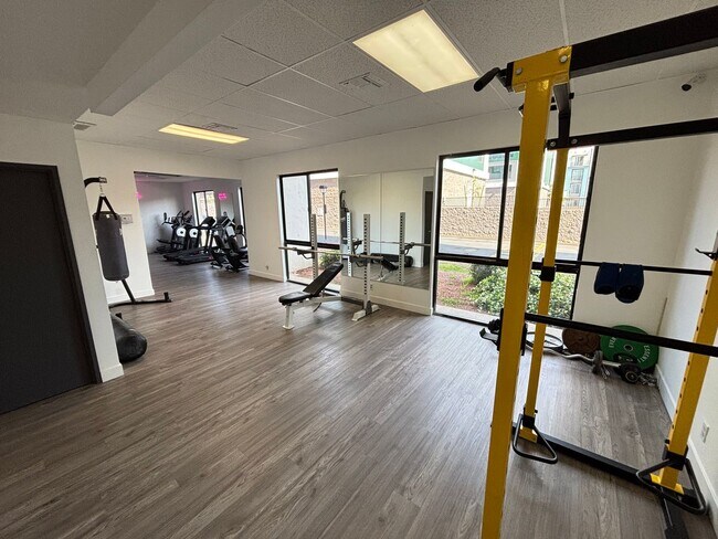 Building Photo - Stunning 2-Bed, 2-Bath High-Rise Residence...