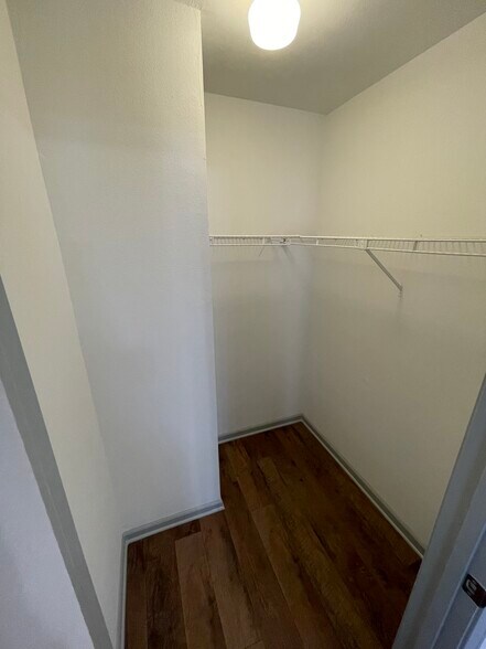 Building Photo - 1757 S Brightside View Dr